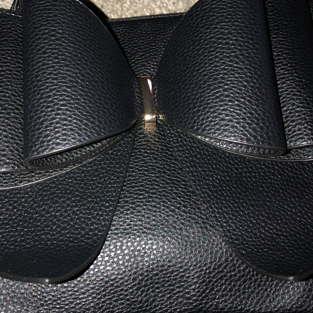 Donated. Crossbody leather purse - Picture 8 of 16